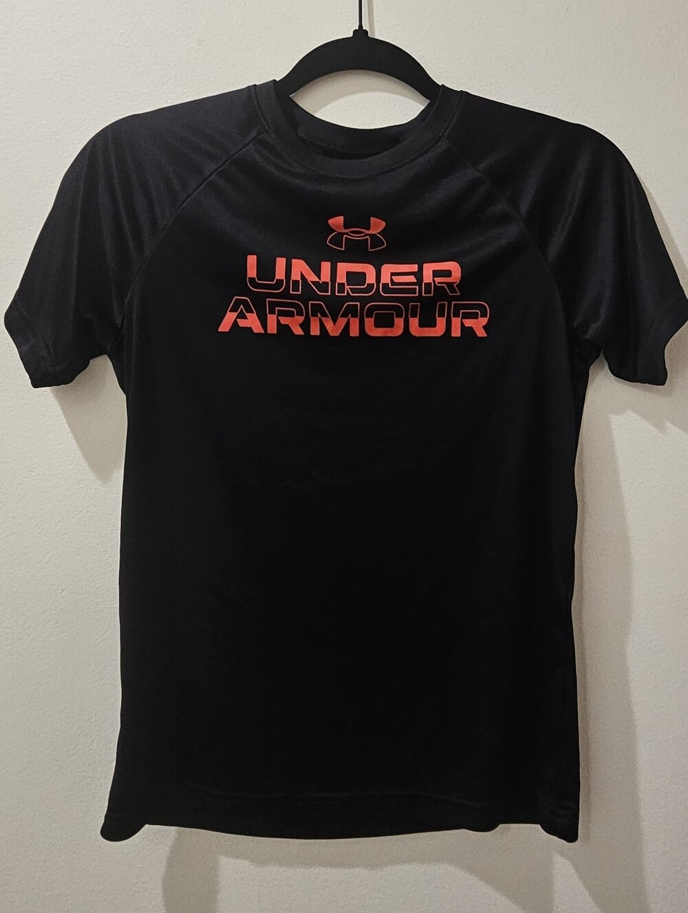 Under Armour Boys Size MD Tshirt, Excellent Condition